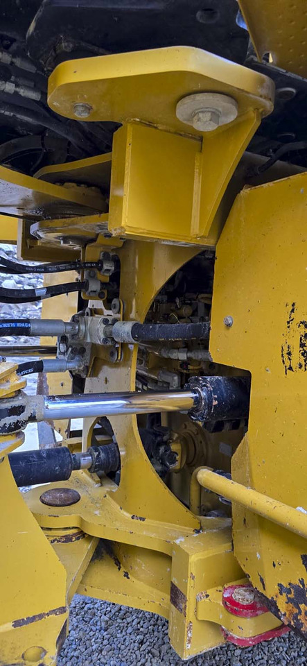 Chargeuse sur pneus CATERPILLAR 966MXE