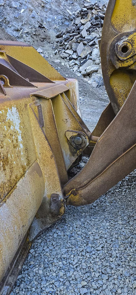 Chargeuse sur pneus CATERPILLAR 966MXE