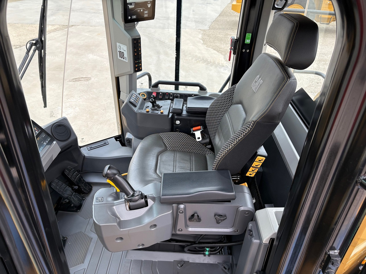 Chargeuse sur pneus CATERPILLAR 972 Next Gen