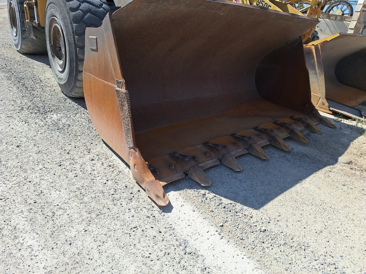 Chargeuse sur pneus CATERPILLAR 980 C