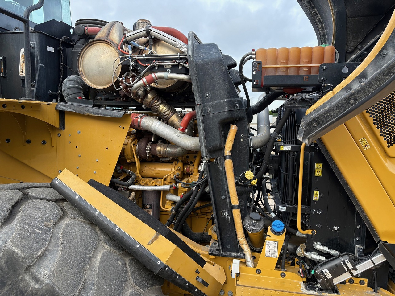 Chargeuse sur pneus CATERPILLAR 980 Next Gen