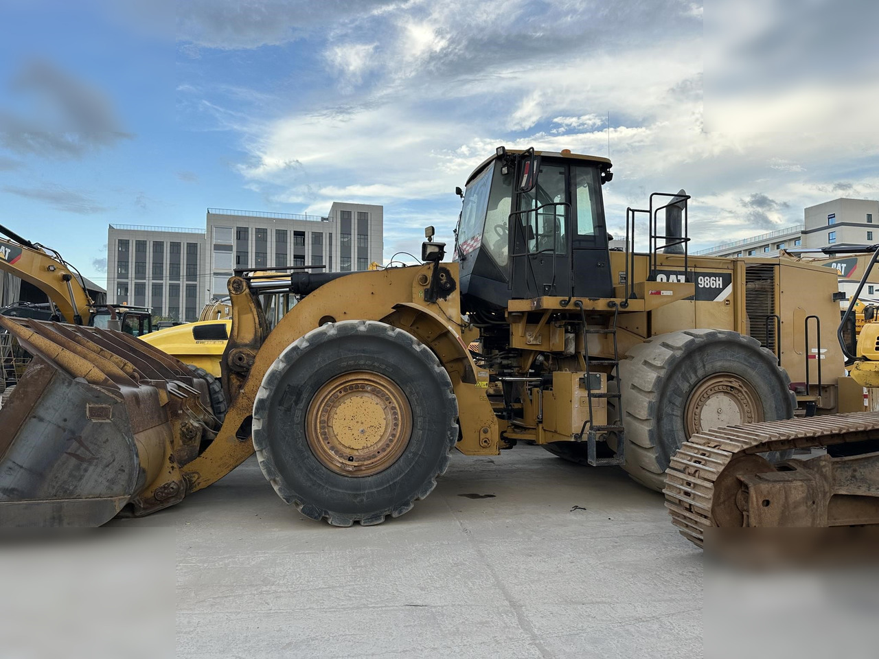 Chargeuse sur pneus CATERPILLAR 986H