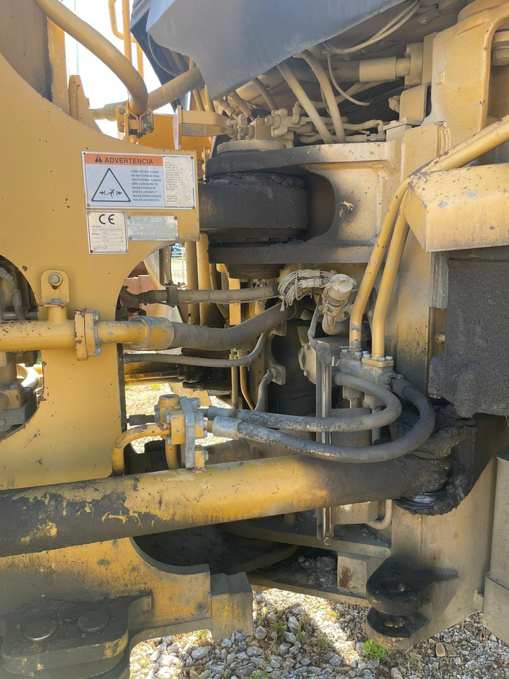 Chargeuse sur pneus CATERPILLAR 988G
