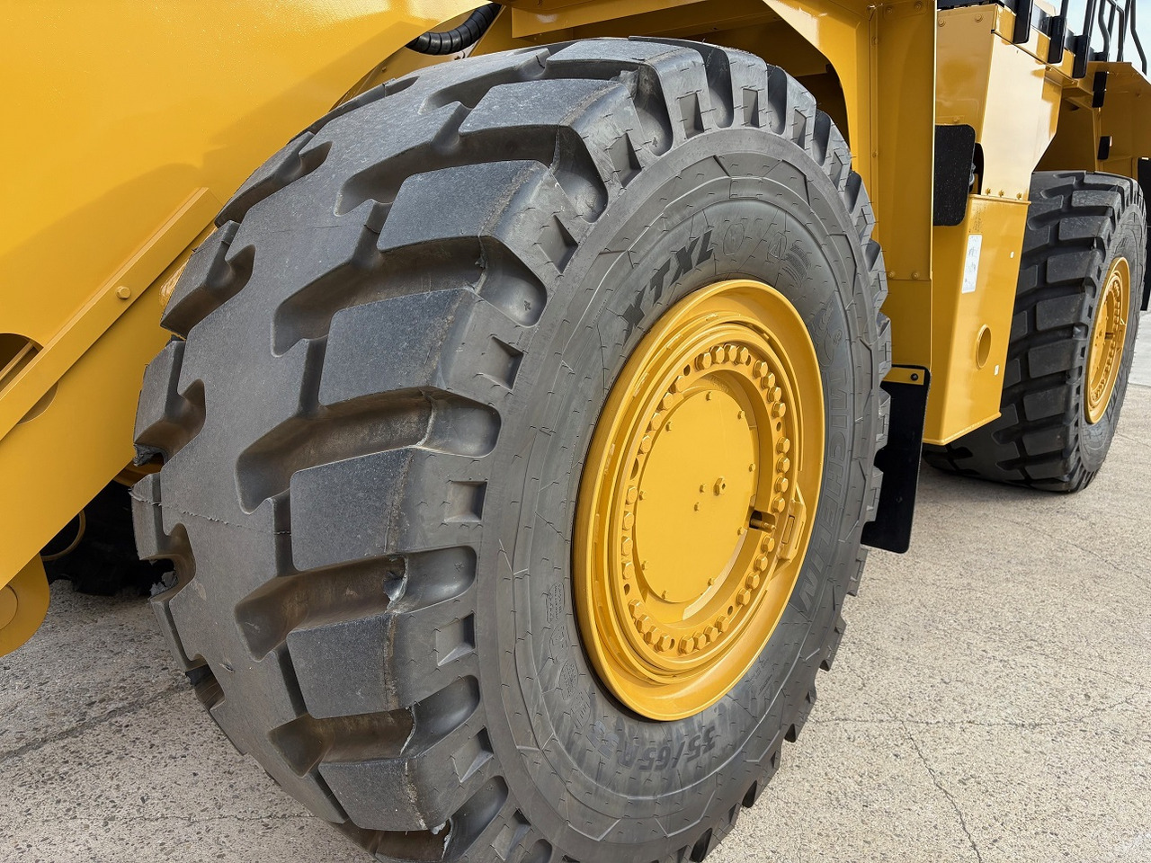 Chargeuse sur pneus CATERPILLAR 988K