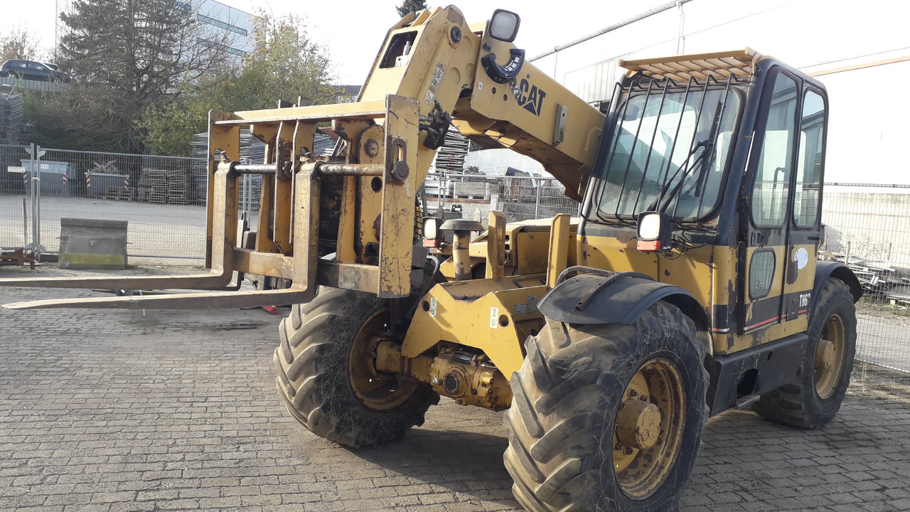 Chargeuse sur pneus CATERPILLAR TH62