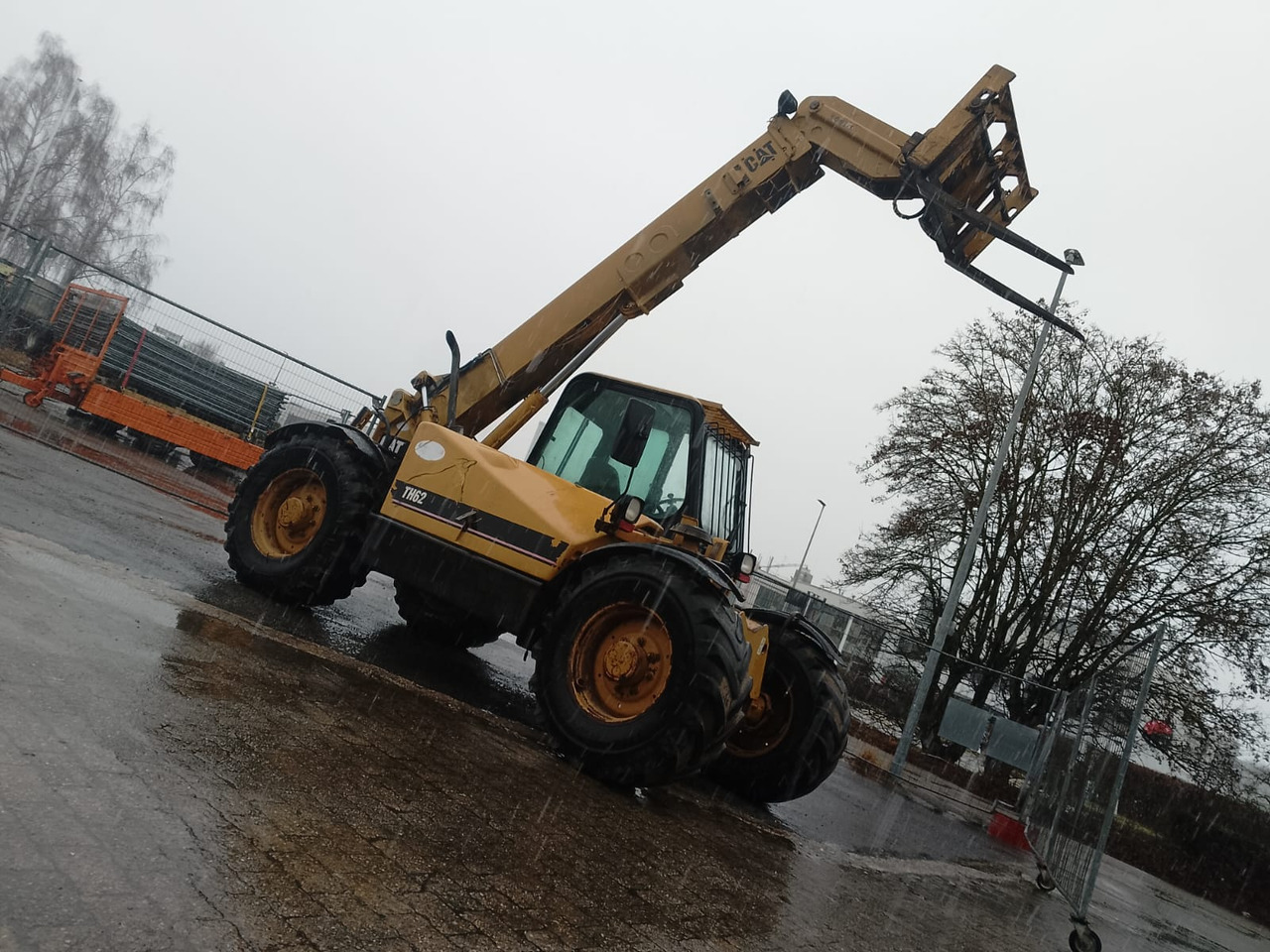 Chargeuse sur pneus CATERPILLAR TH62