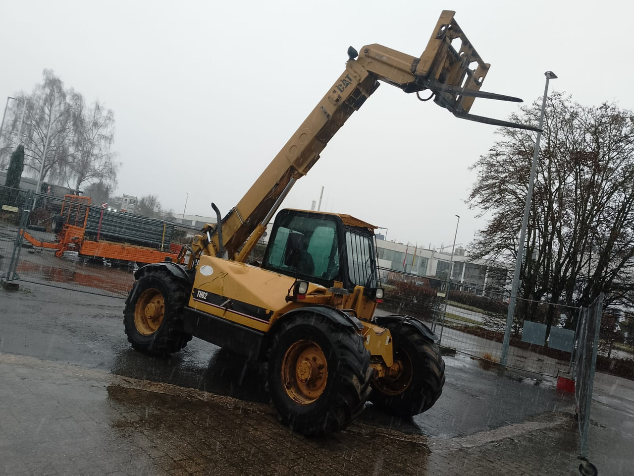 Chargeuse sur pneus CATERPILLAR TH62