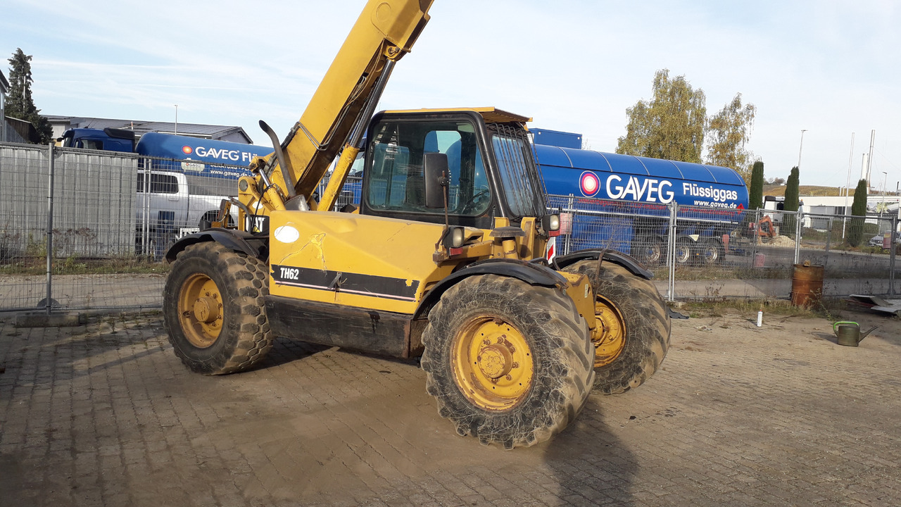 Chargeuse sur pneus CATERPILLAR TH62