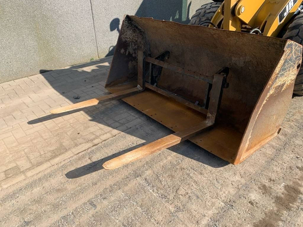 Chargeuse sur pneus CAT 906