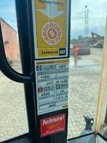 Chargeuse sur pneus CAT 906M