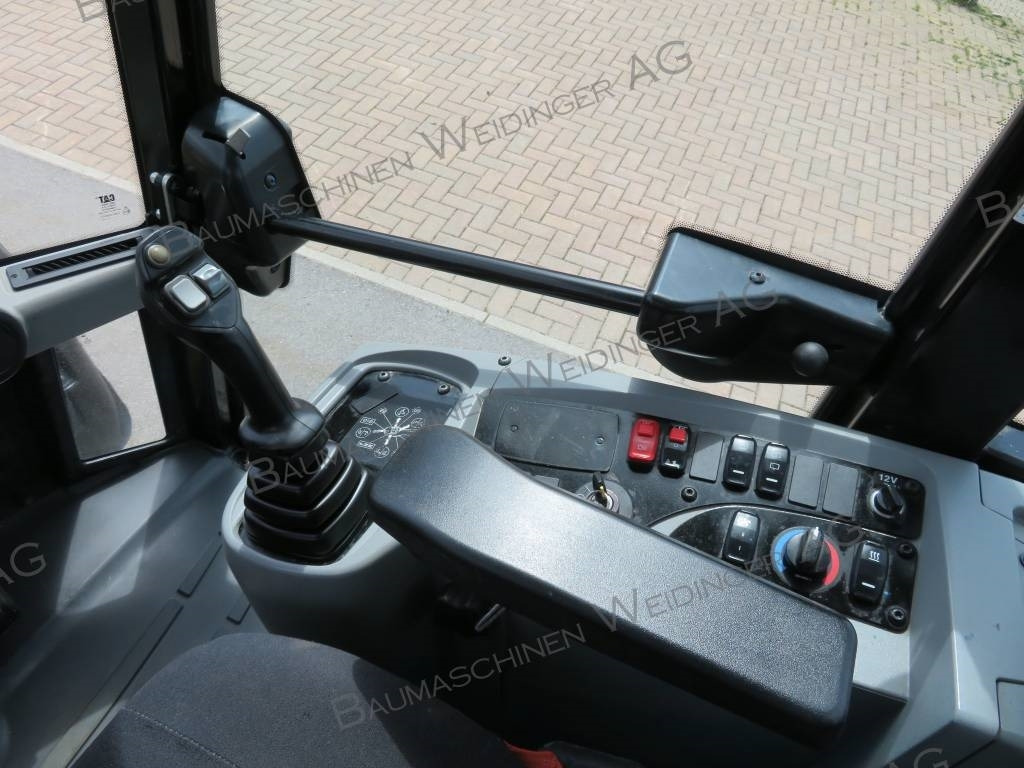 Chargeuse sur pneus CAT 906M