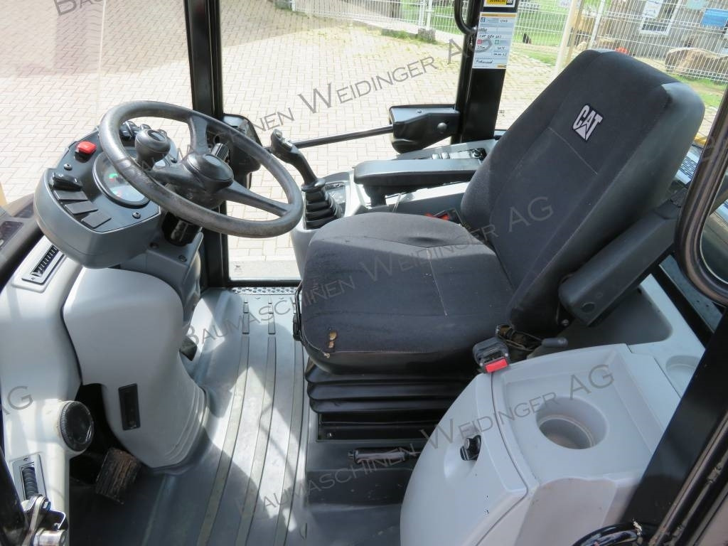 Chargeuse sur pneus CAT 906M