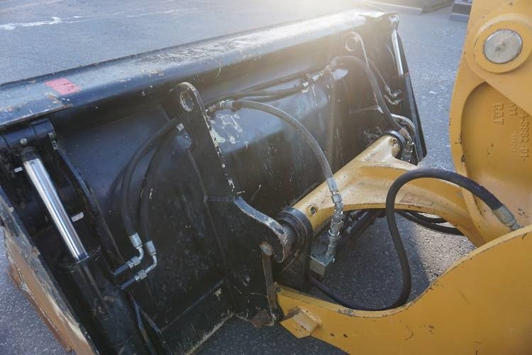 Chargeuse sur pneus CAT 906M