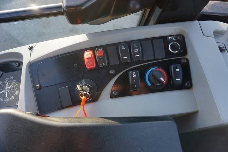 Chargeuse sur pneus CAT 906M