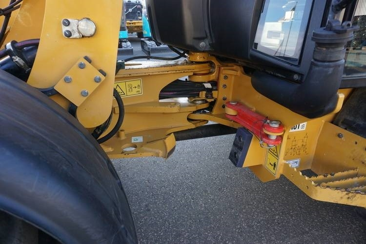 Chargeuse sur pneus CAT 906M