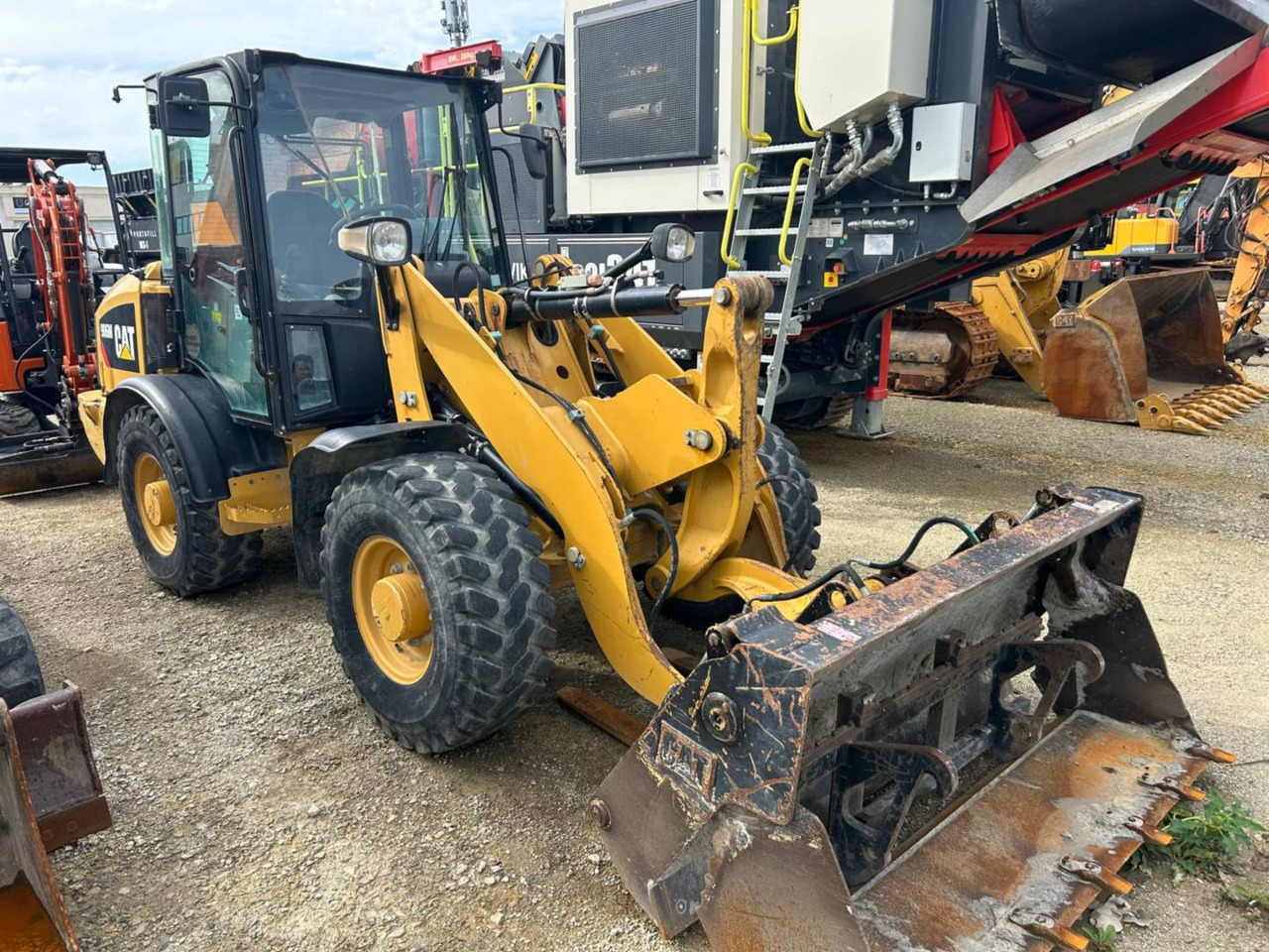 Chargeuse sur pneus CAT 906M