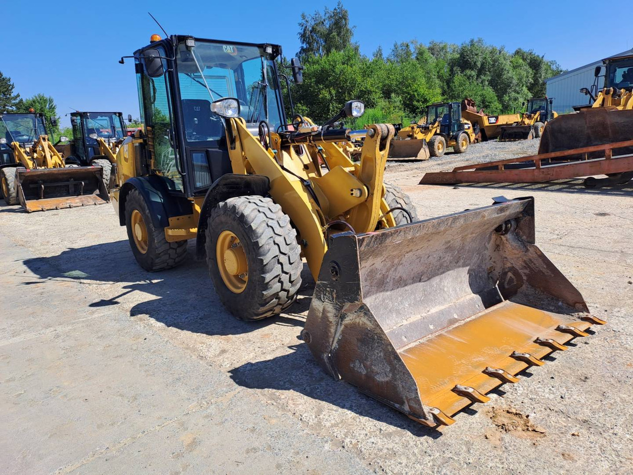 Chargeuse sur pneus CAT 906M