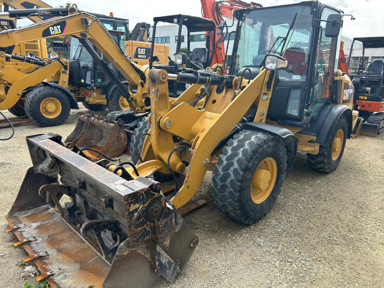 Chargeuse sur pneus CAT 906M
