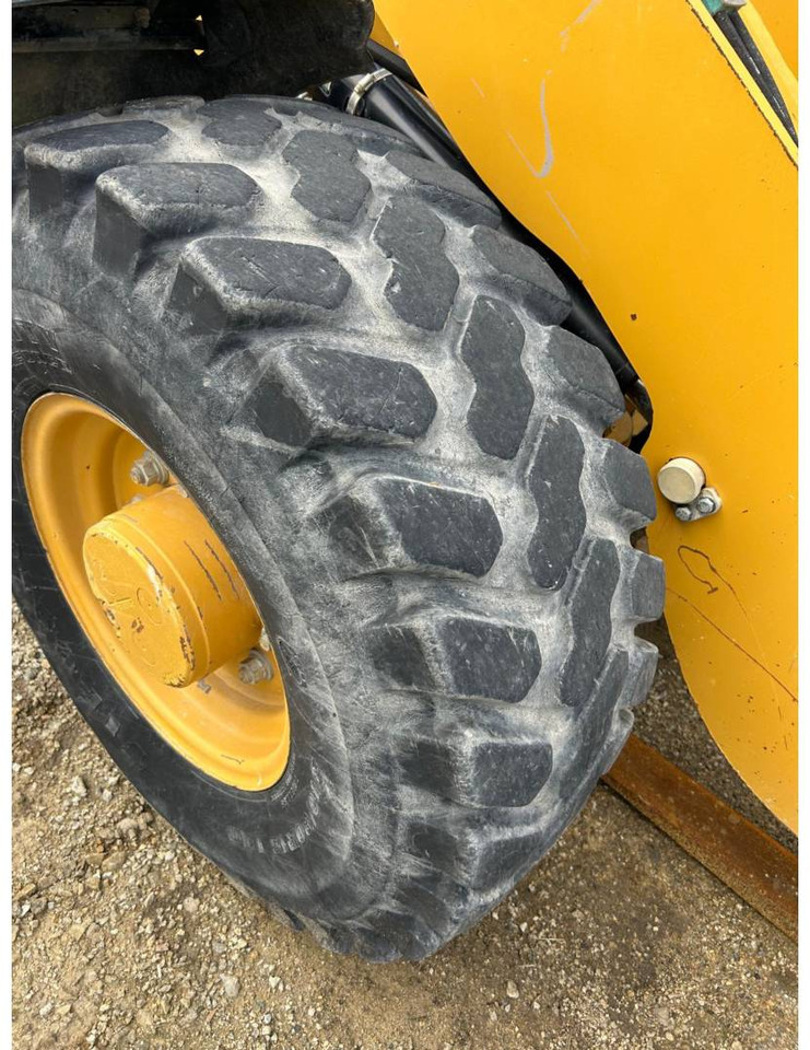 Chargeuse sur pneus CAT 906M