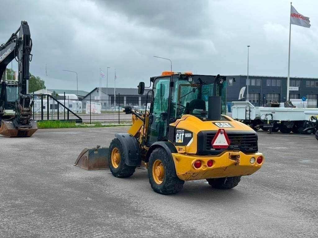 Chargeuse sur pneus CAT 906 H 2