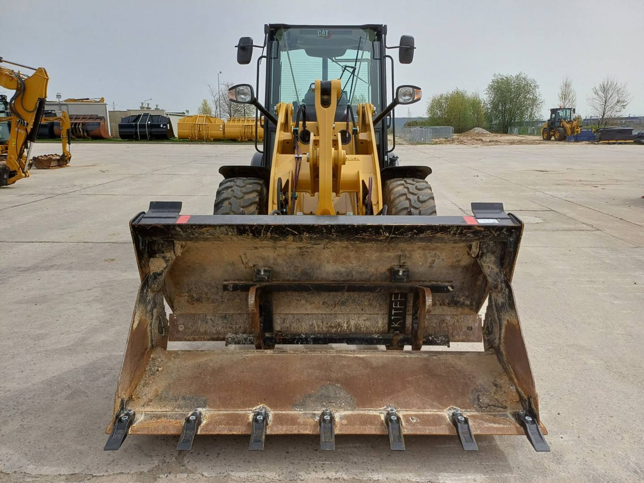 Chargeuse sur pneus CAT 906 M