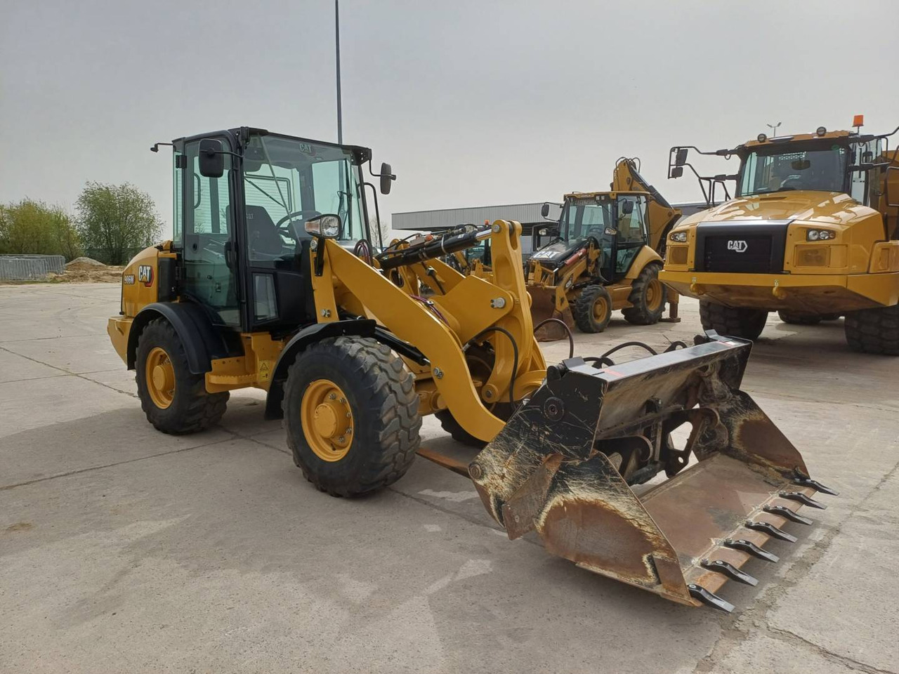 Chargeuse sur pneus CAT 906 M