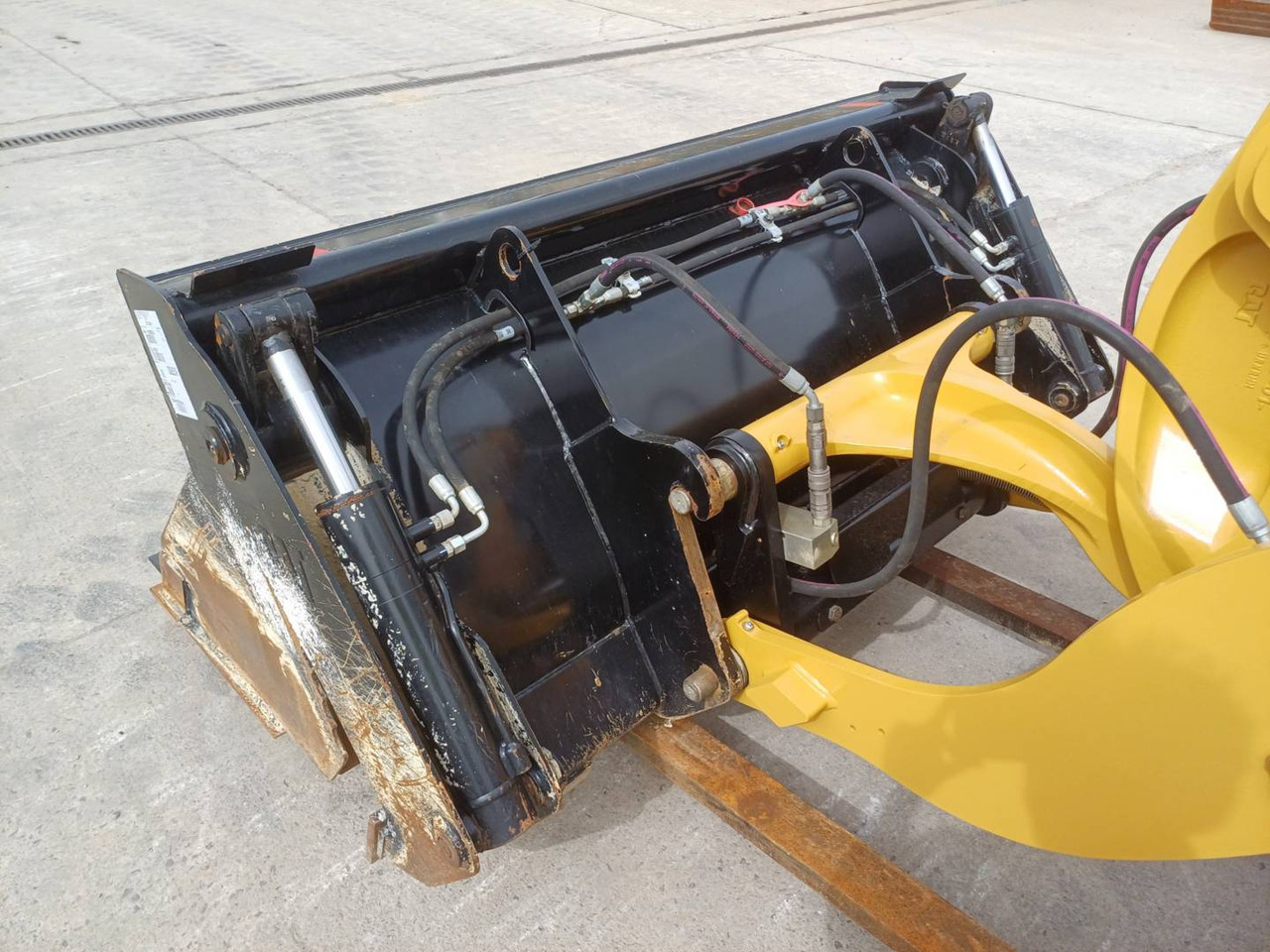 Chargeuse sur pneus CAT 906 M