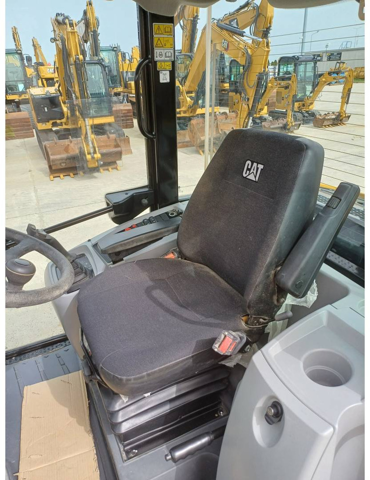 Chargeuse sur pneus CAT 906 M