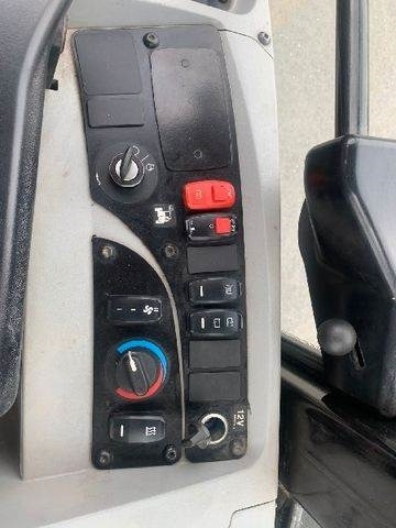 Chargeuse sur pneus CAT 906 M