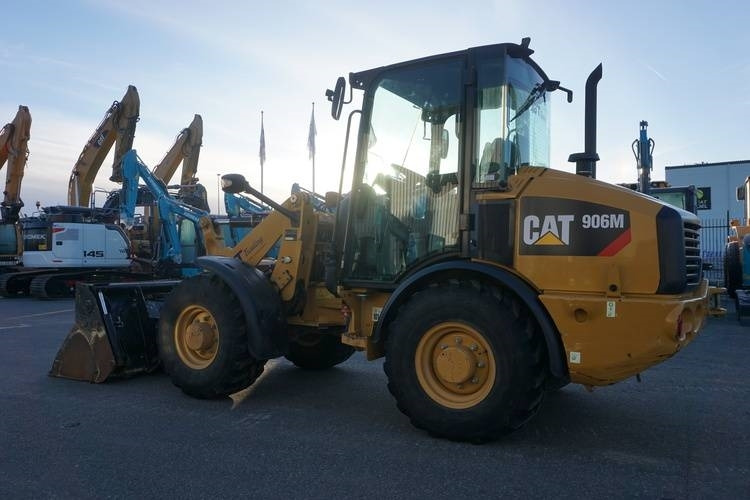 Chargeuse sur pneus CAT 906 M