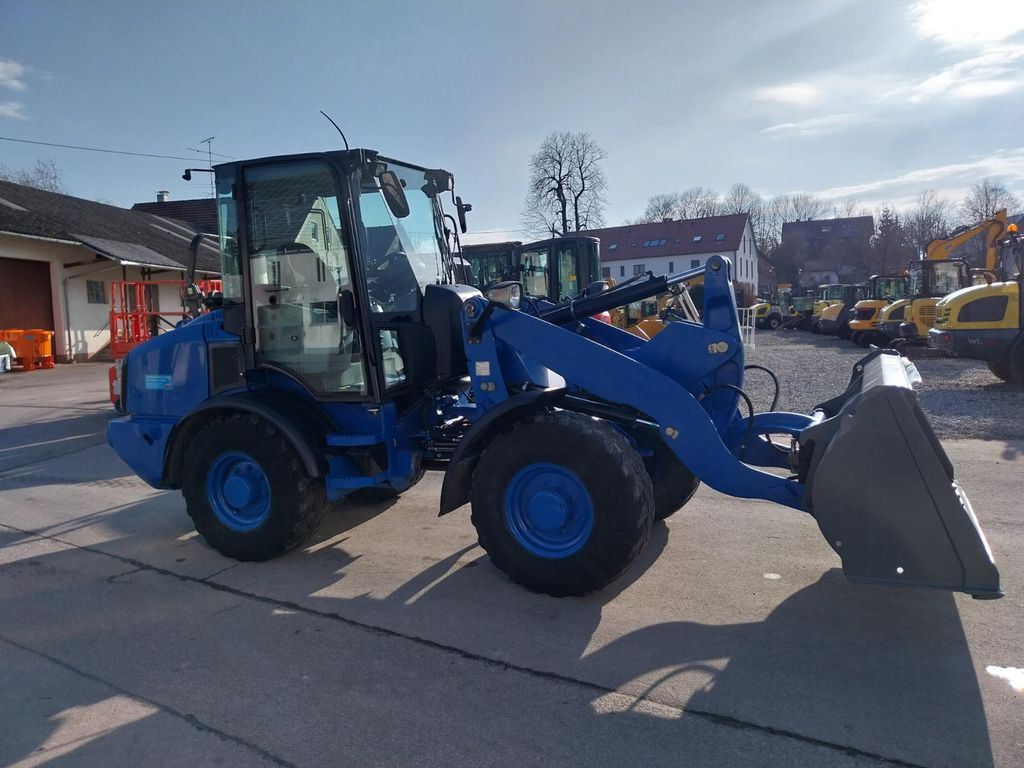 Chargeuse sur pneus CAT 907H