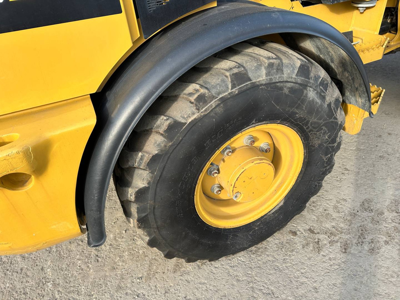 Chargeuse sur pneus CAT 907M