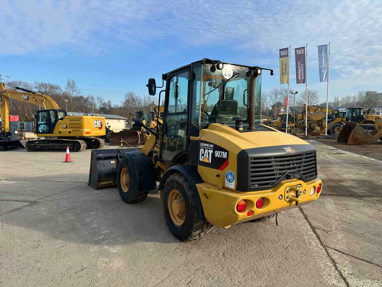 Chargeuse sur pneus CAT 907M