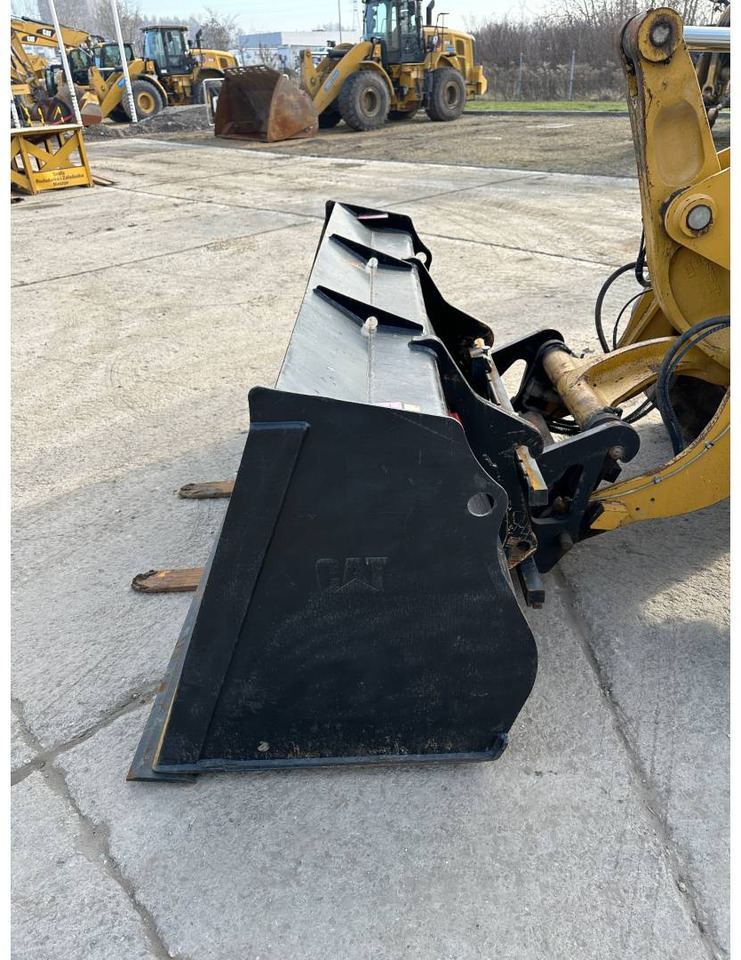 Chargeuse sur pneus CAT 907M