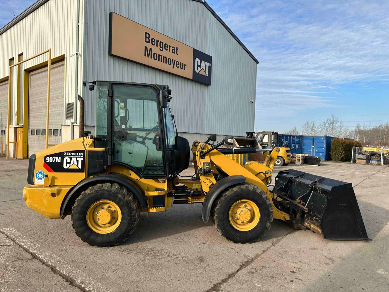 Chargeuse sur pneus CAT 907M