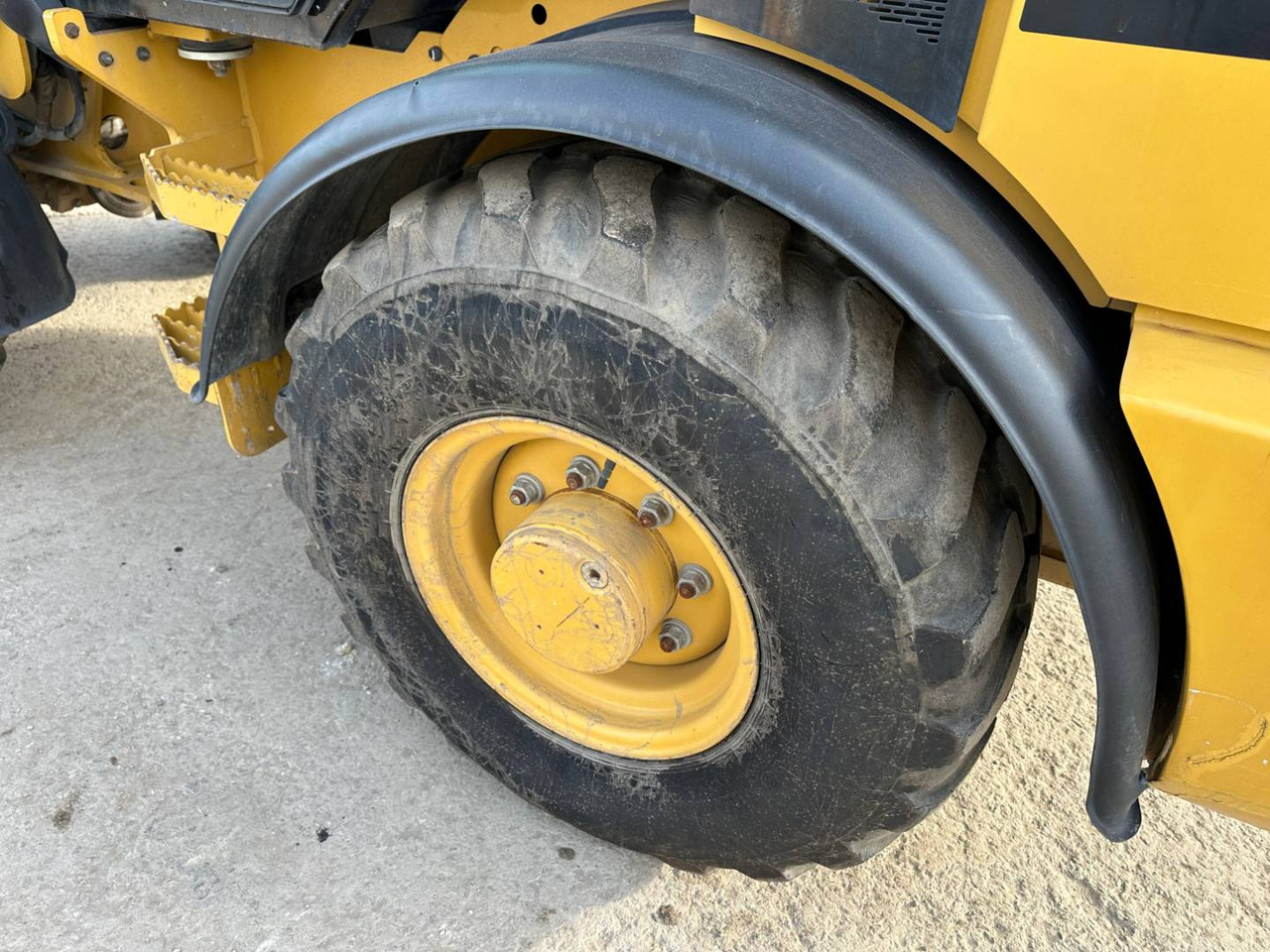 Chargeuse sur pneus CAT 907M