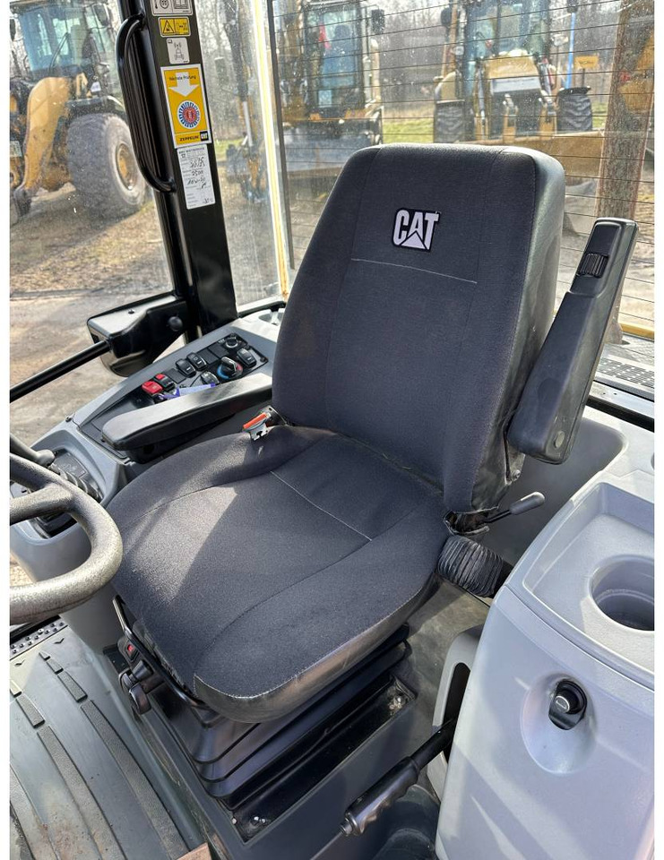 Chargeuse sur pneus CAT 907M