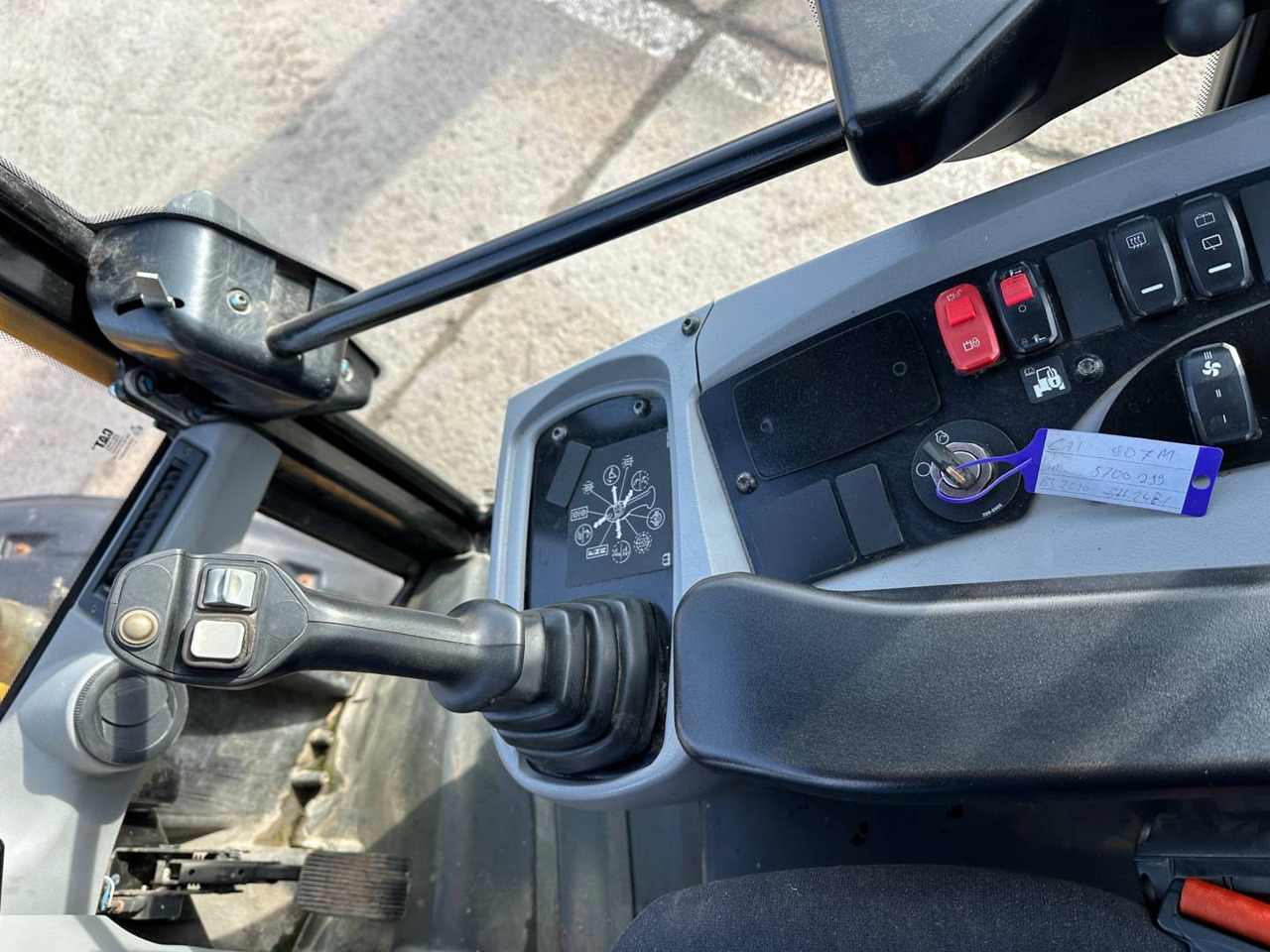 Chargeuse sur pneus CAT 907M