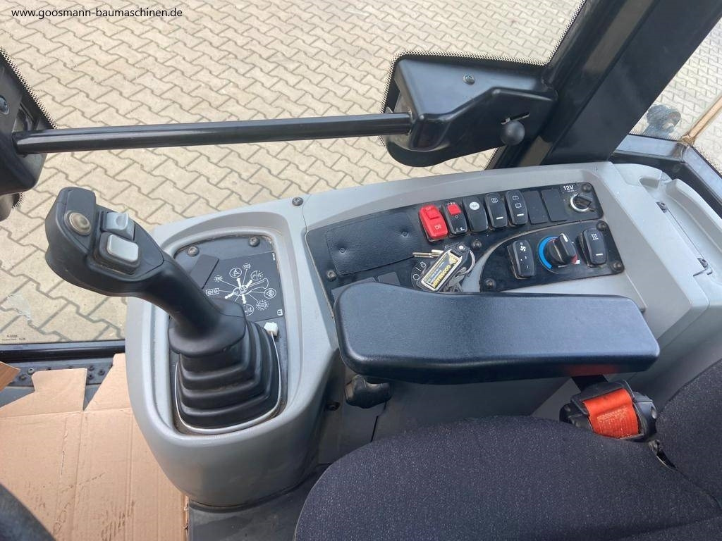 Chargeuse sur pneus CAT 907 M