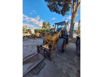 Chargeuse sur pneus CAT 908M