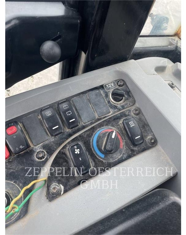 Chargeuse sur pneus CAT 908M