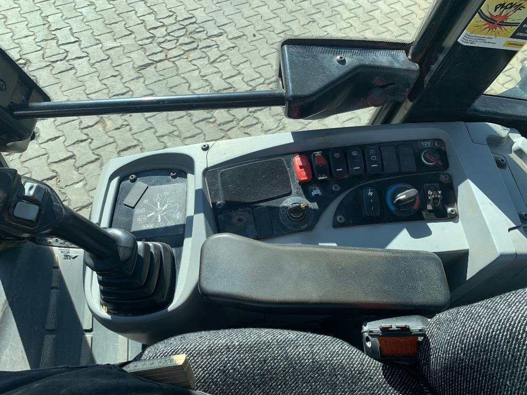 Chargeuse sur pneus CAT 908M