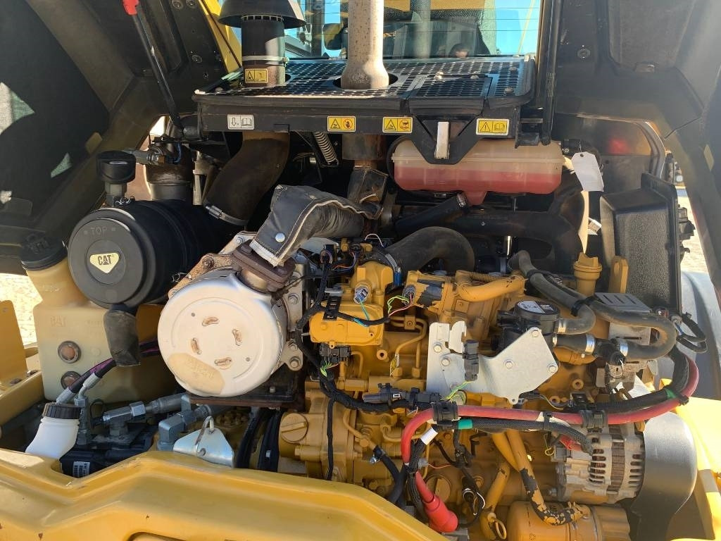 Chargeuse sur pneus CAT 908M