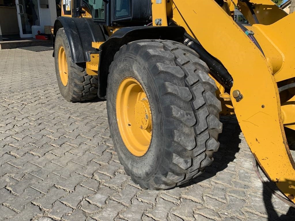 Chargeuse sur pneus CAT 908M