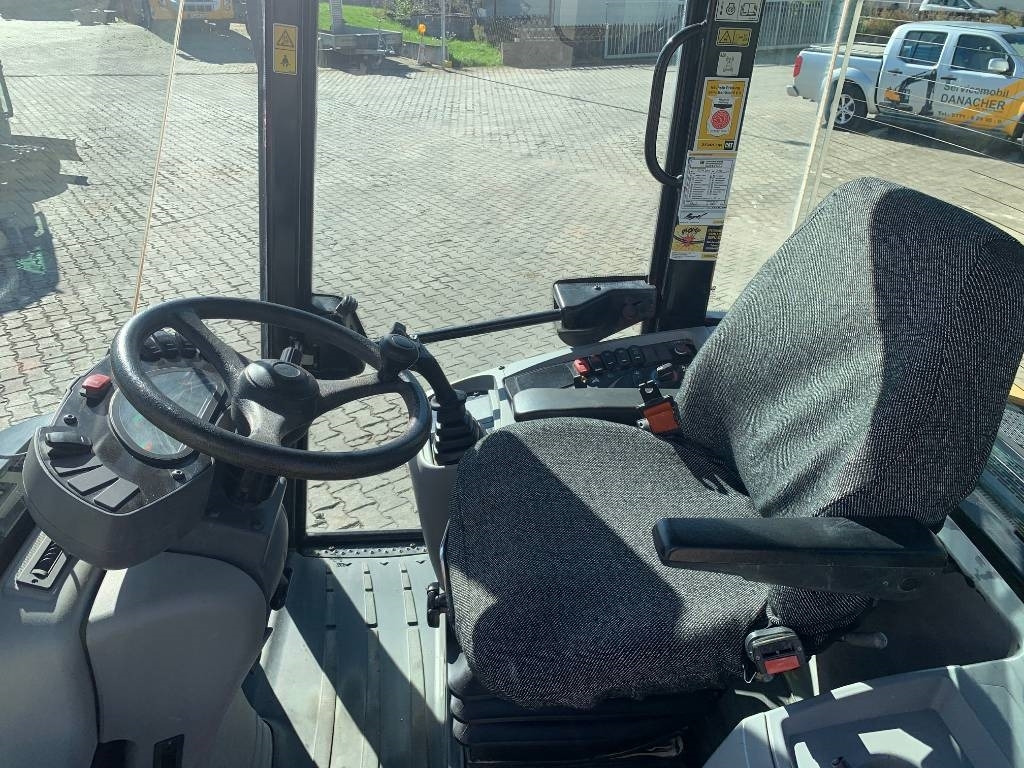 Chargeuse sur pneus CAT 908M