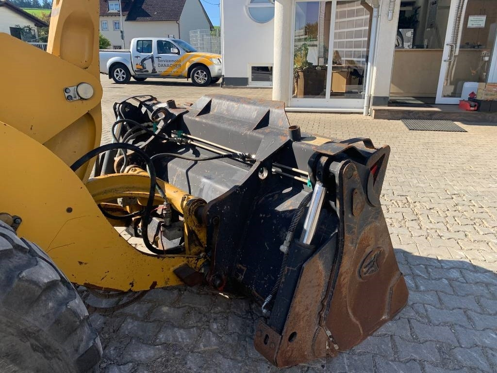 Chargeuse sur pneus CAT 908M