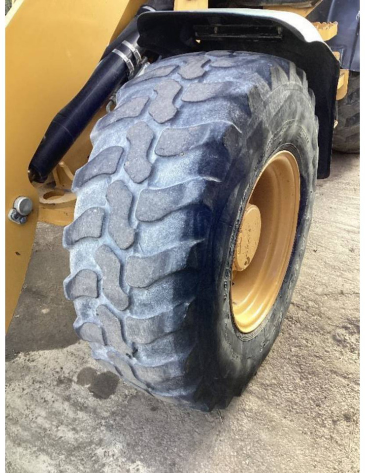 Chargeuse sur pneus CAT 908M