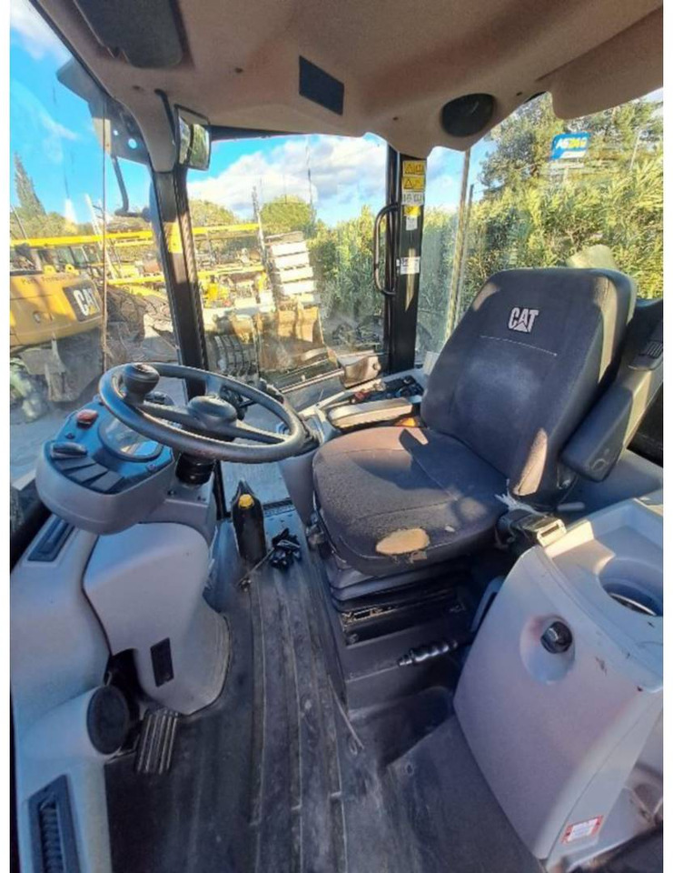 Chargeuse sur pneus CAT 908M