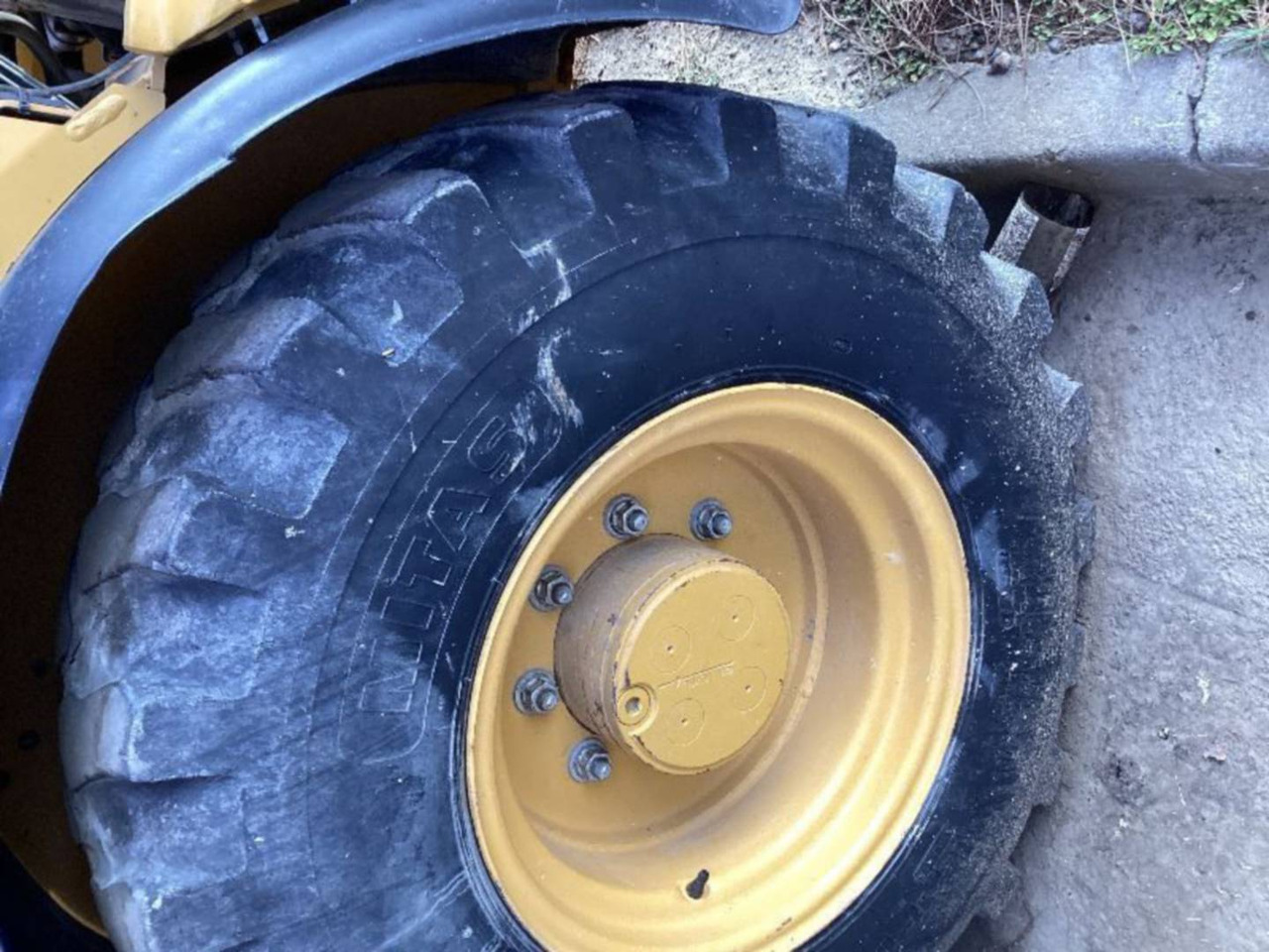 Chargeuse sur pneus CAT 908M