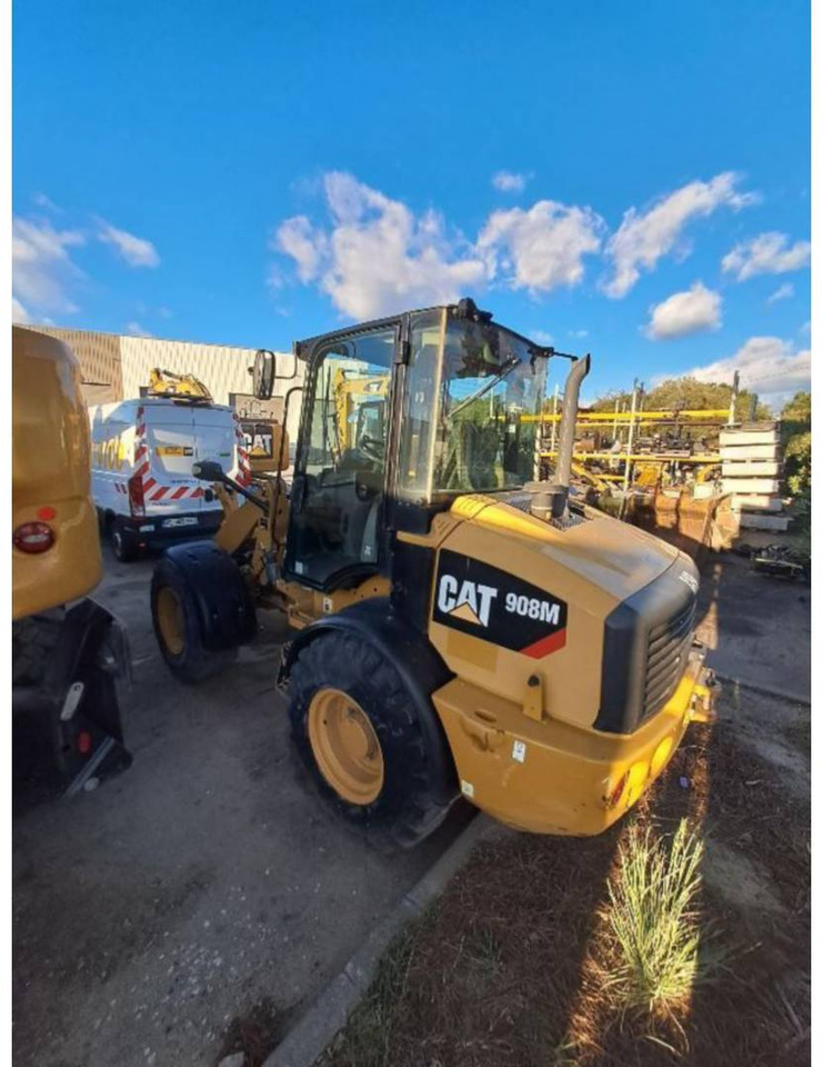 Chargeuse sur pneus CAT 908M